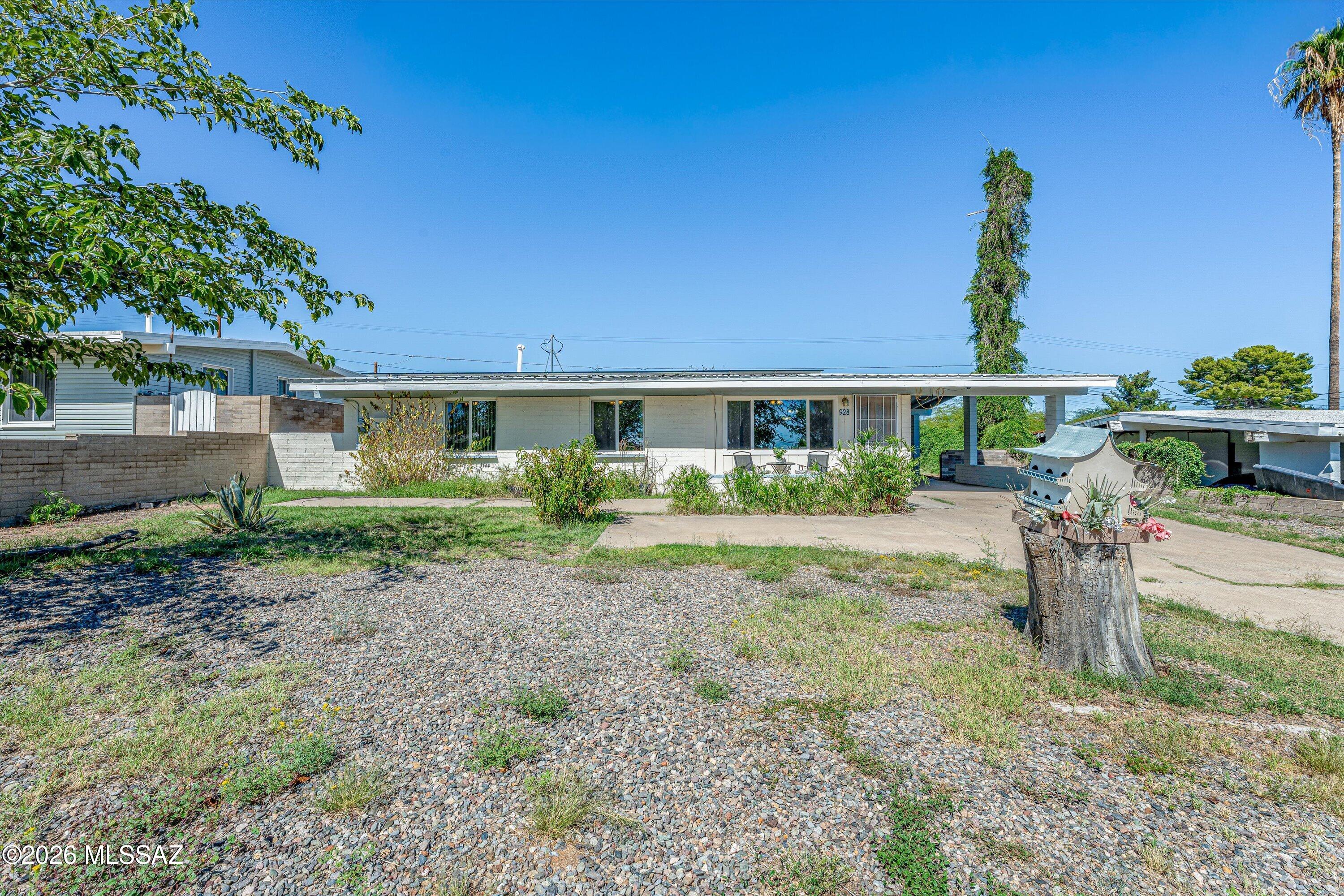 928 W Webb Drive
