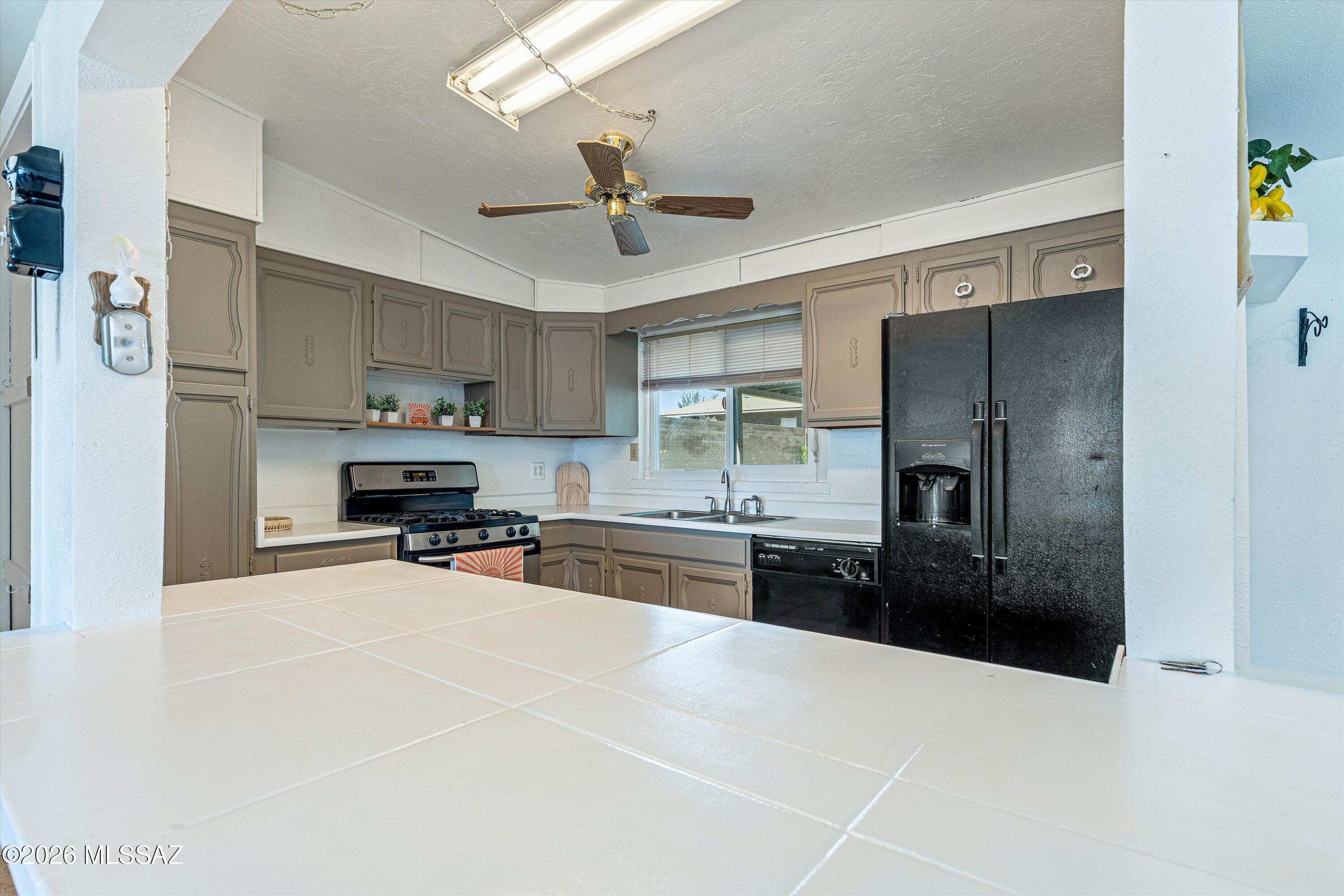 928 W Webb Drive