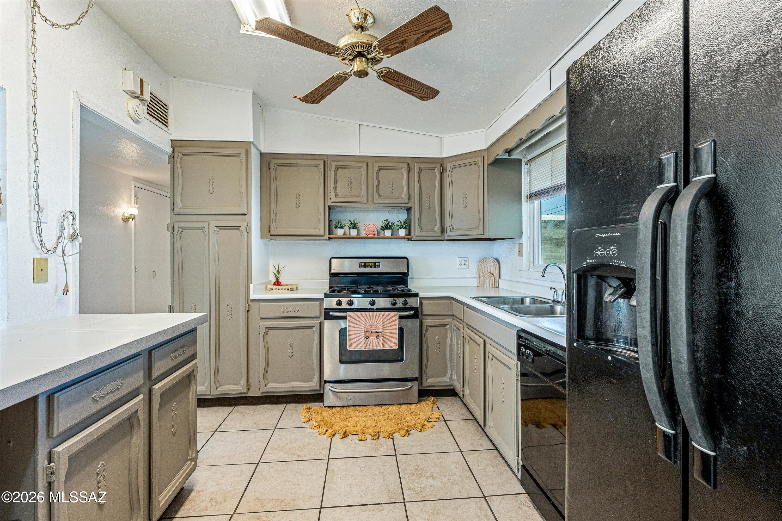 928 W Webb Drive