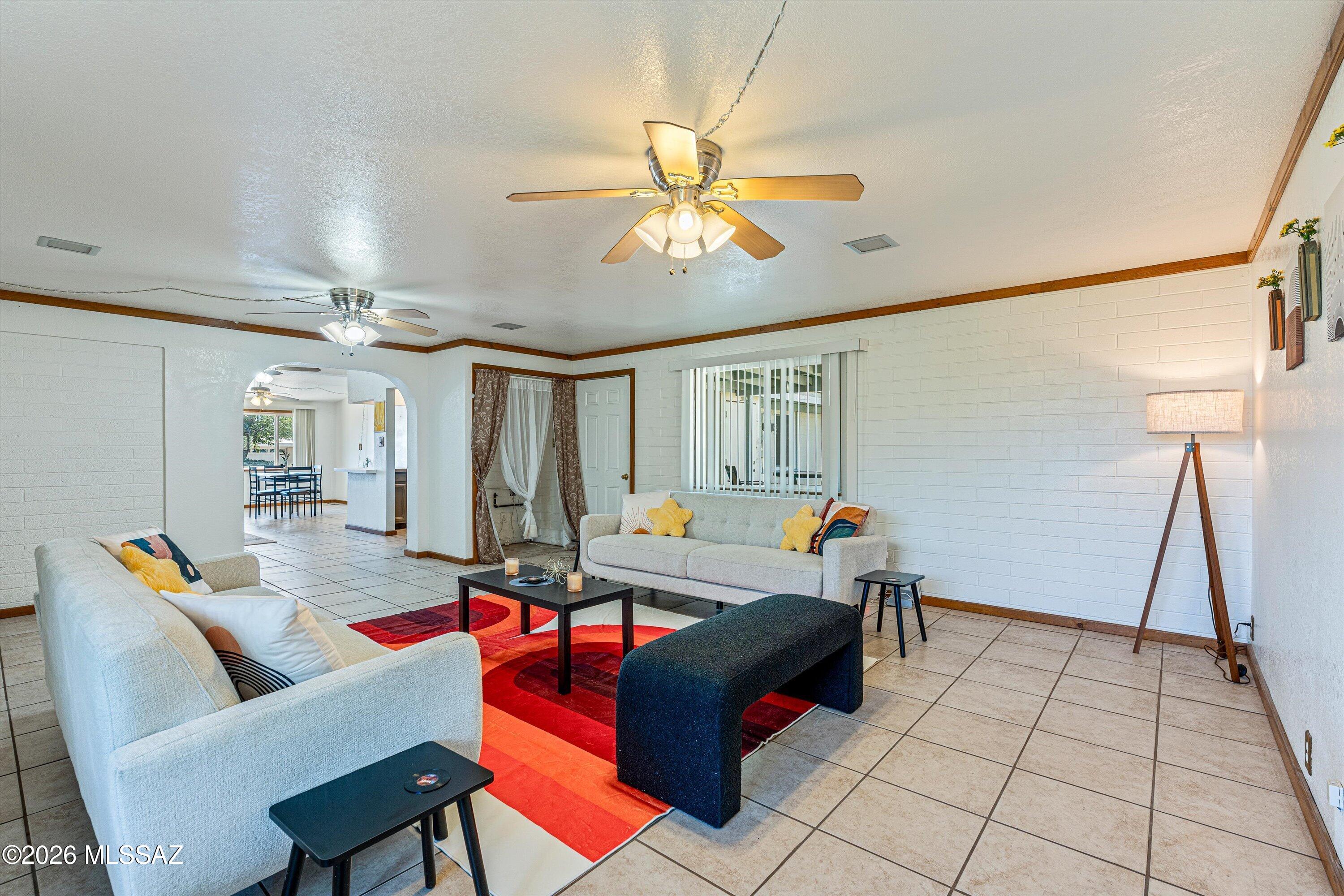 928 W Webb Drive