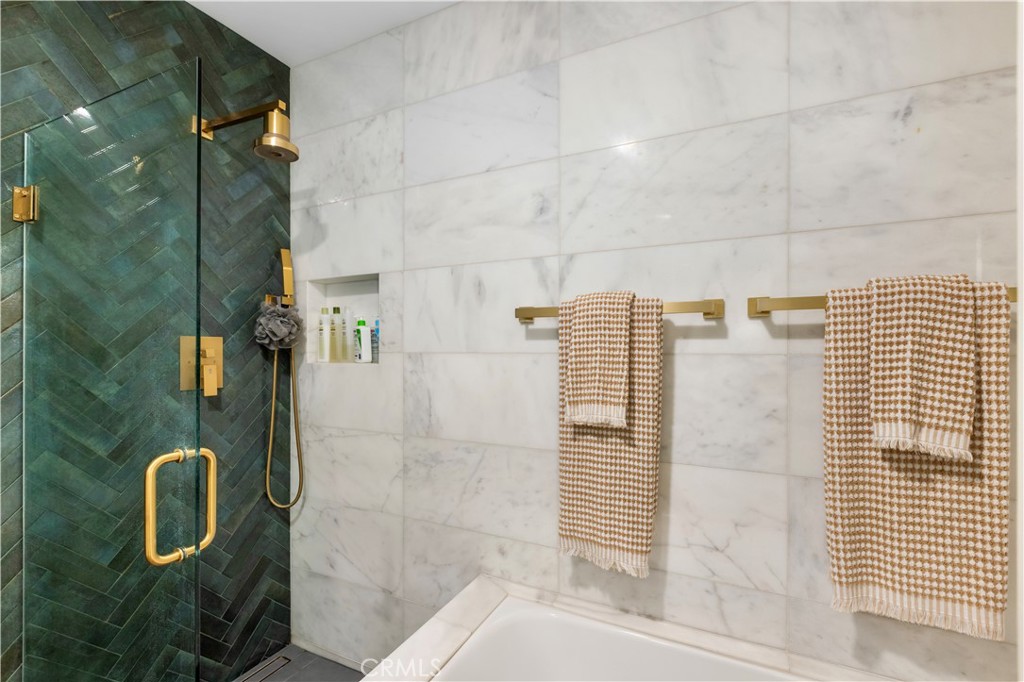 1735 N Fuller Avenue 445