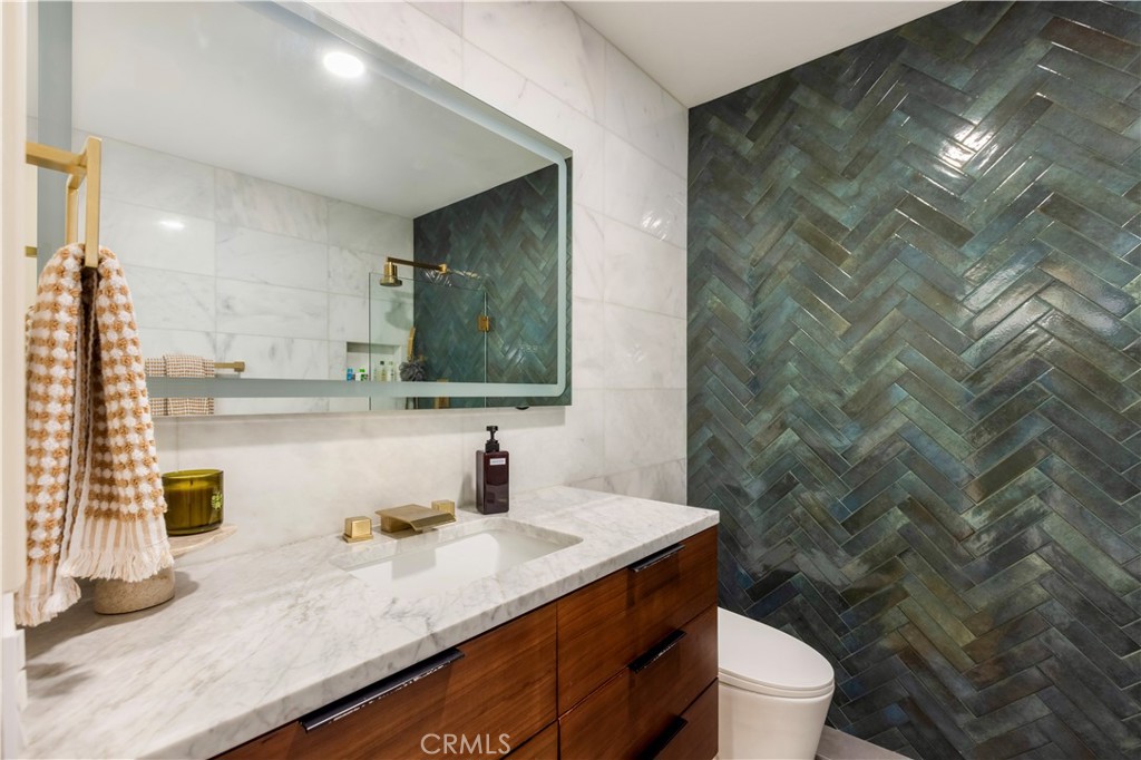 1735 N Fuller Avenue 445