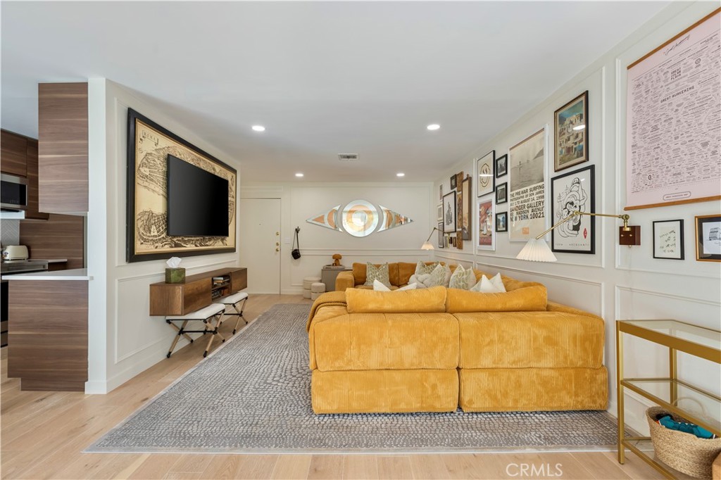 1735 N Fuller Avenue 445