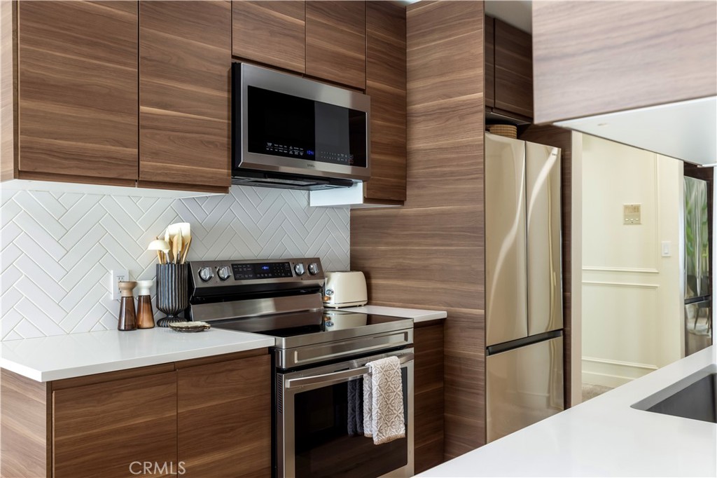 1735 N Fuller Avenue 445