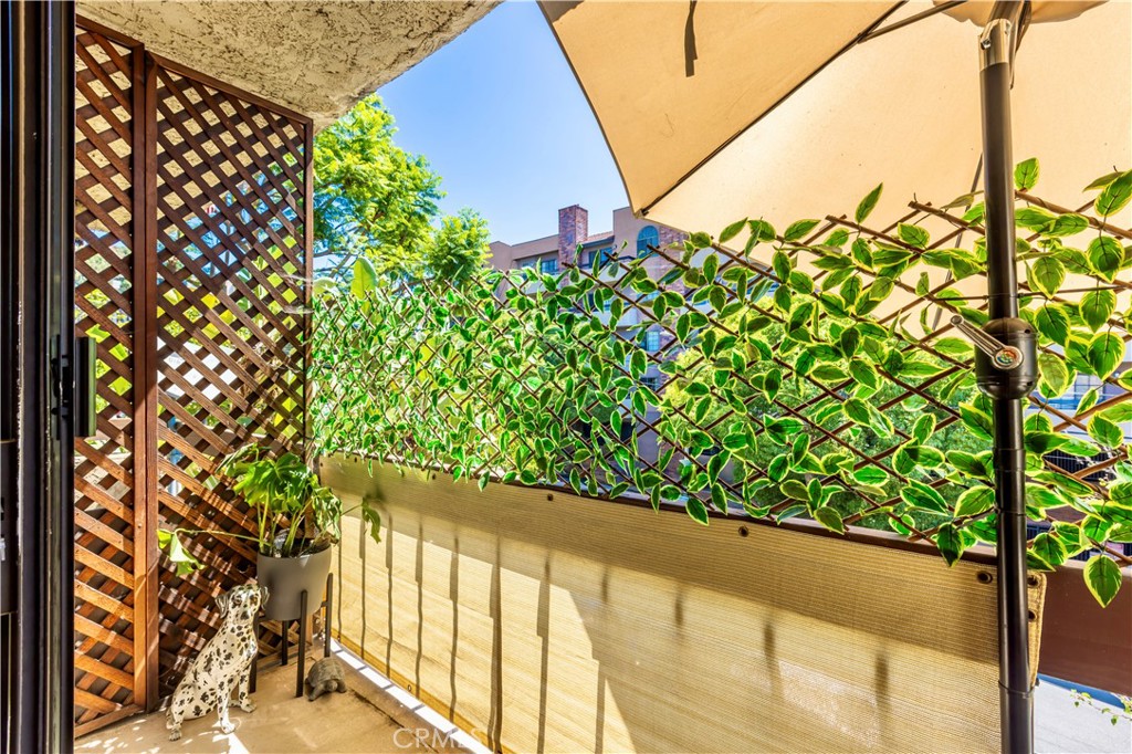 1735 N Fuller Avenue 445