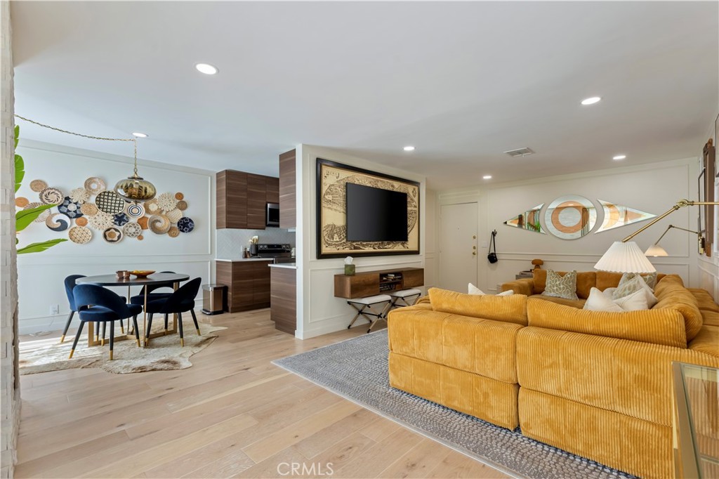 1735 N Fuller Avenue 445