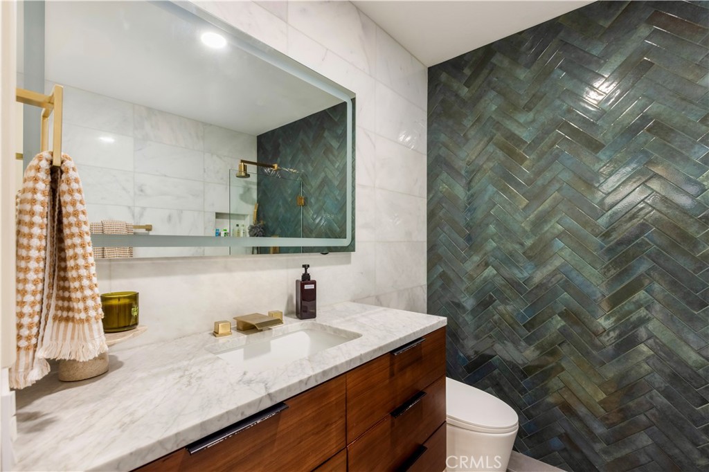 1735 N Fuller Avenue 445