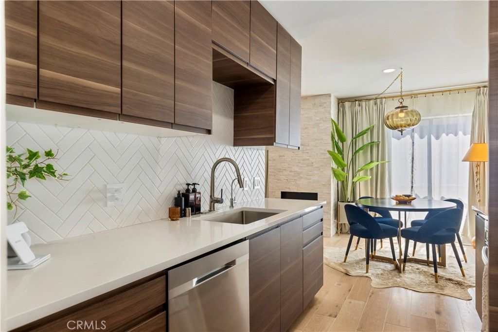 1735 N Fuller Avenue 445