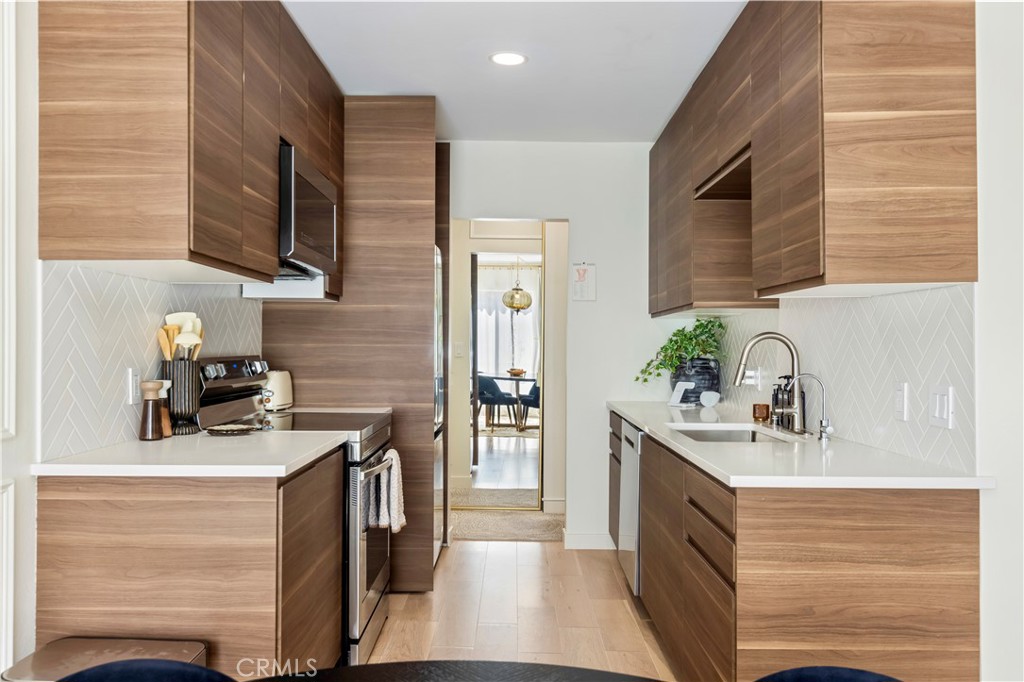 1735 N Fuller Avenue 445