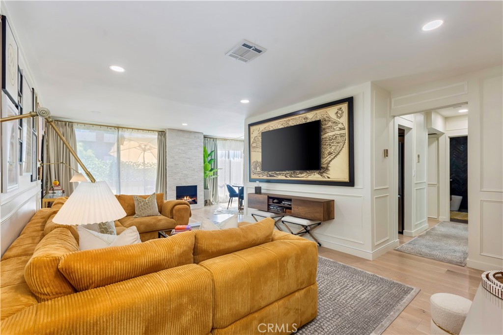 1735 N Fuller Avenue 445