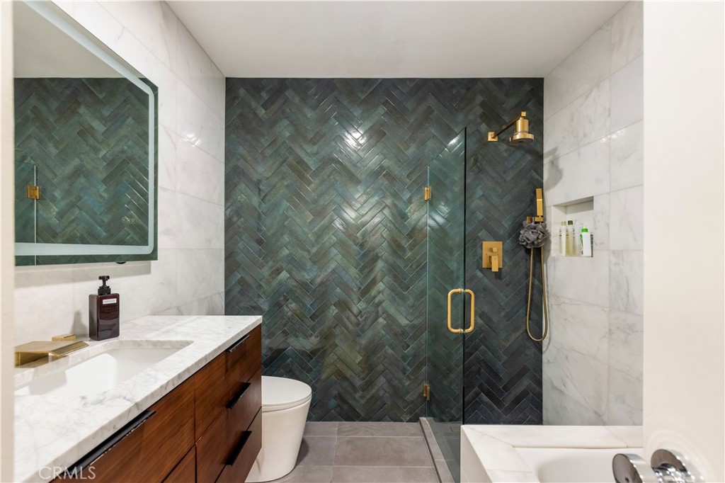 1735 N Fuller Avenue 445