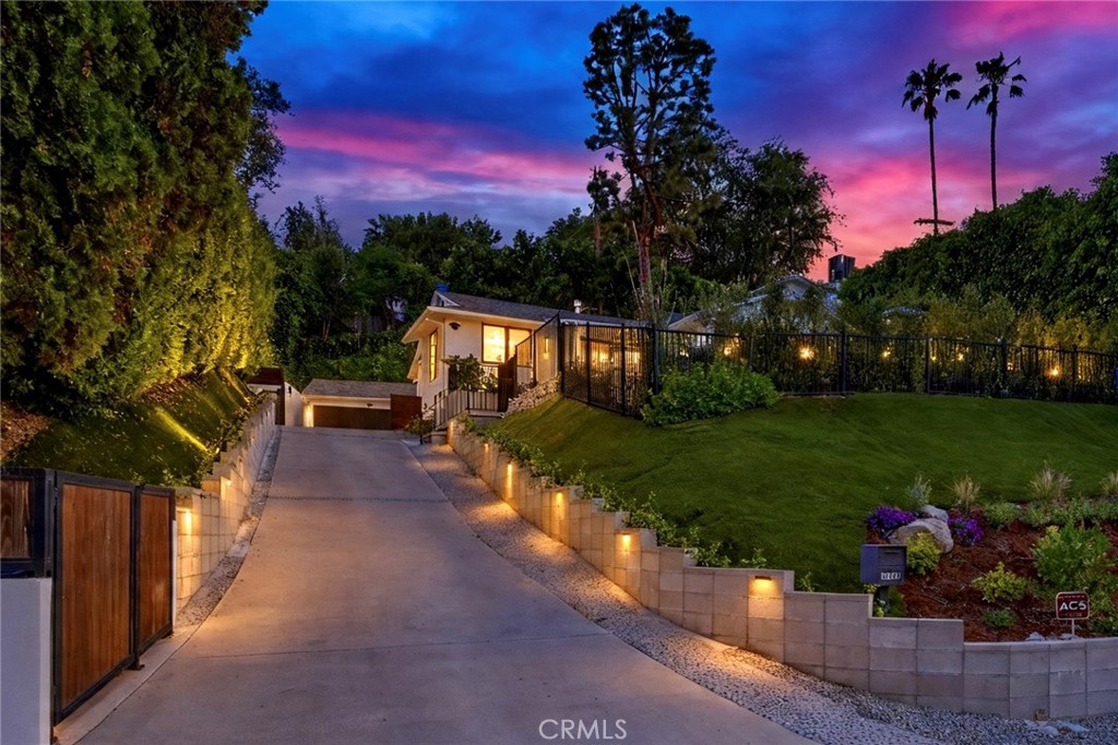 13646 Valley Vista