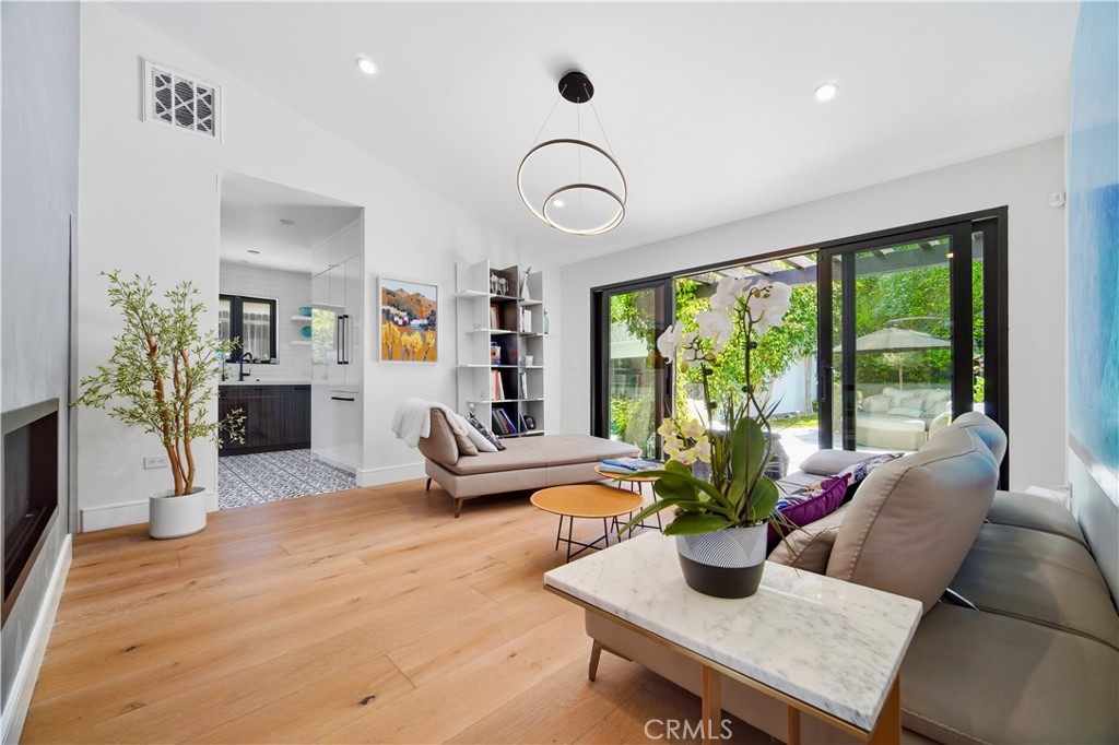 13646 Valley Vista