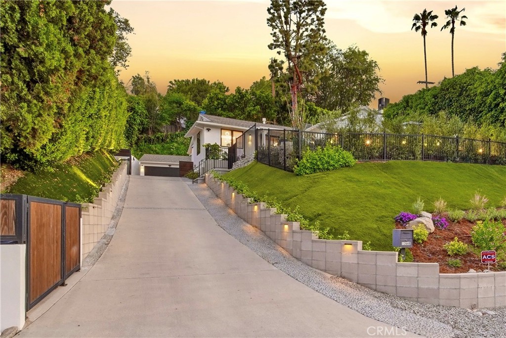 13646 Valley Vista