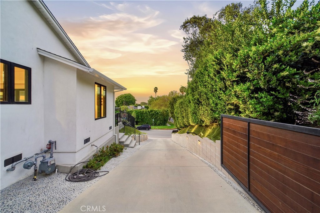 13646 Valley Vista