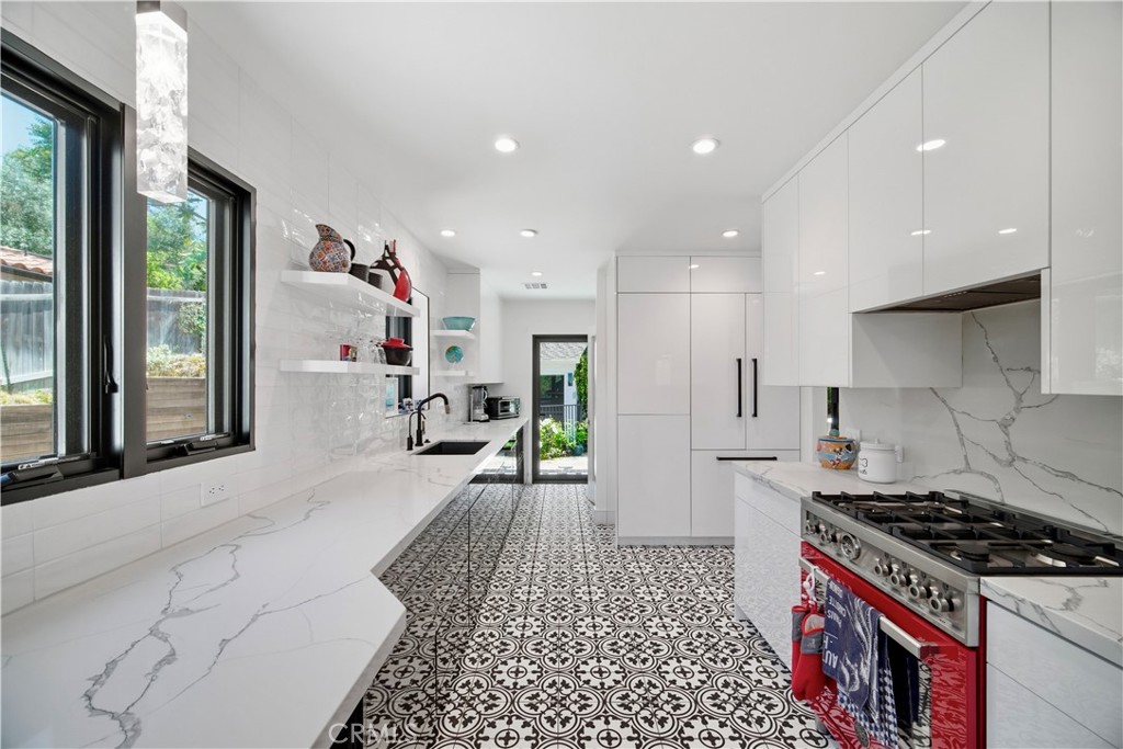 13646 Valley Vista