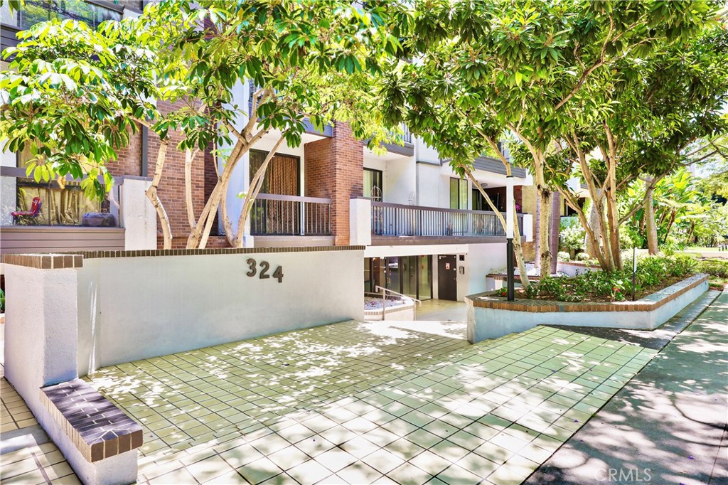 324 N Palm 407