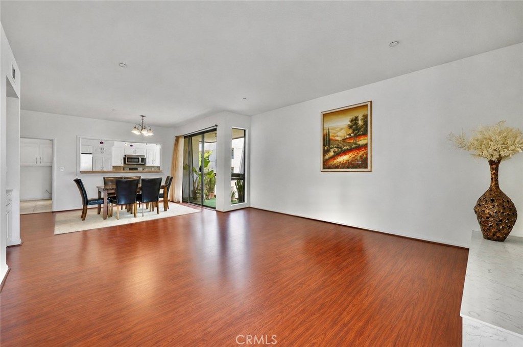 324 N Palm 407