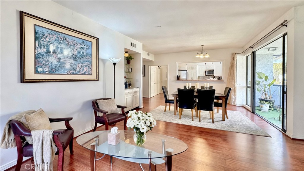 324 N Palm 407