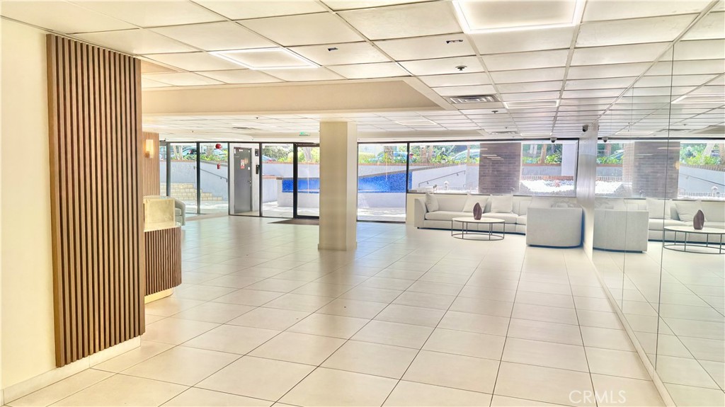 324 N Palm 407