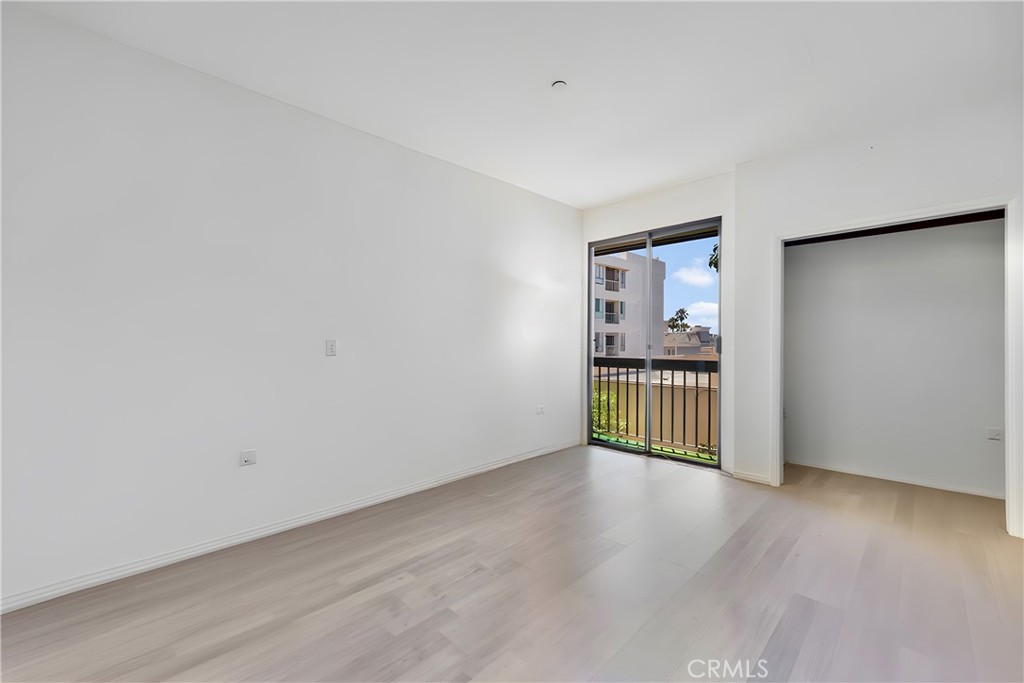 324 N Palm 407