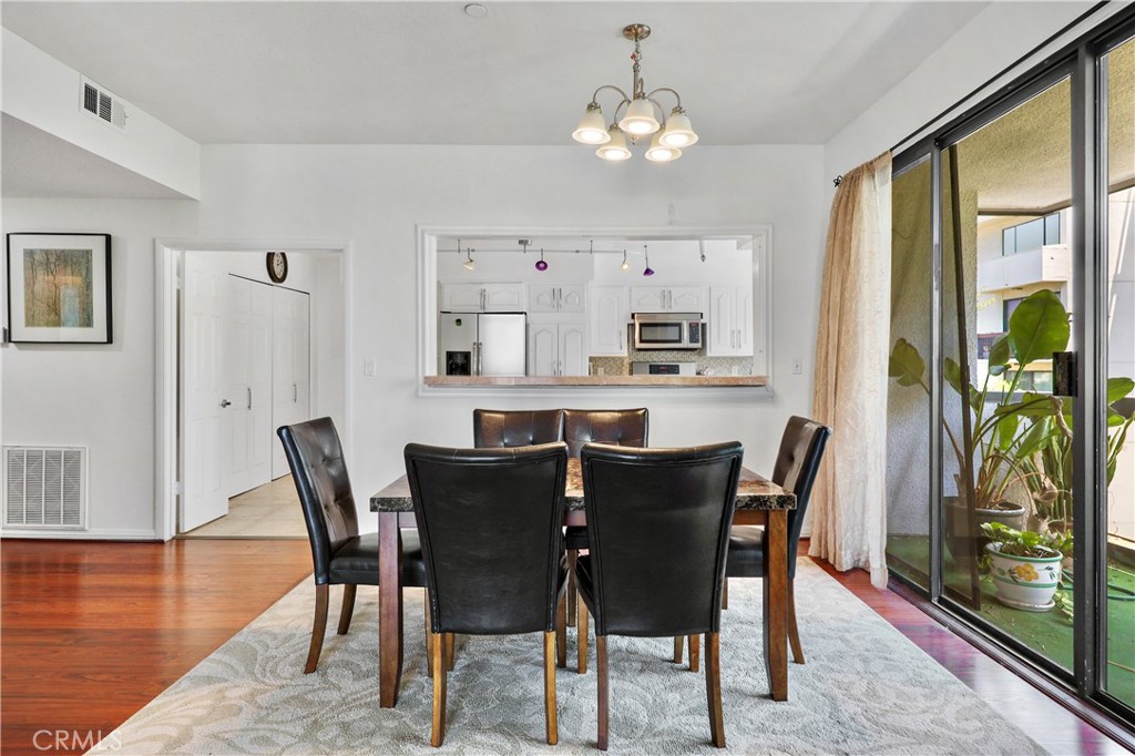 324 N Palm 407