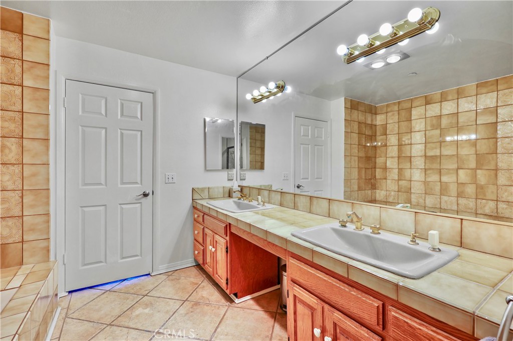 324 N Palm 407