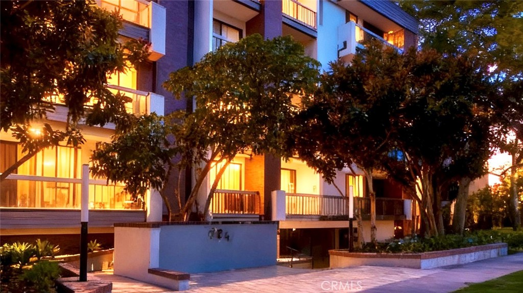324 N Palm 407