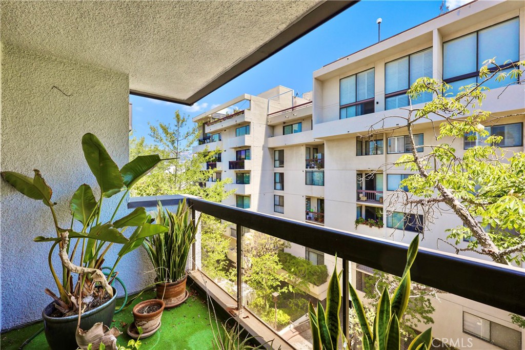 324 N Palm 407