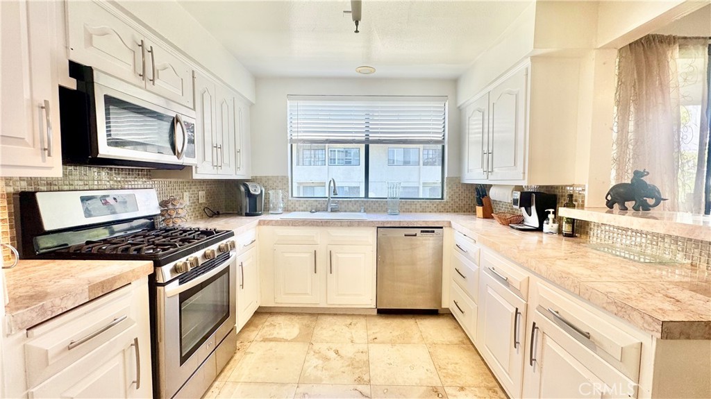 324 N Palm 407