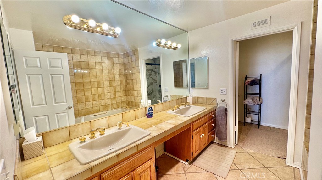 324 N Palm 407