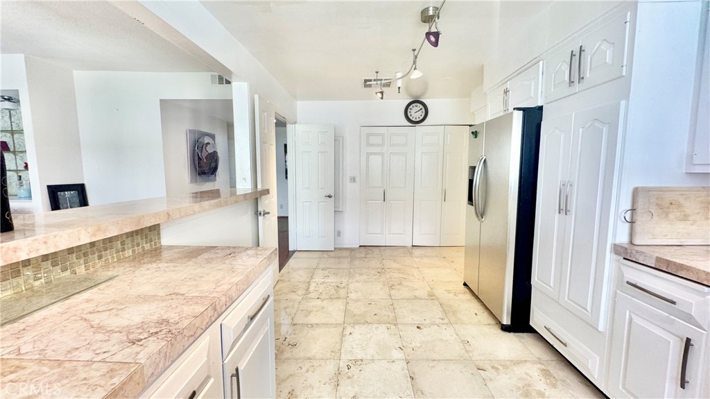 324 N Palm 407
