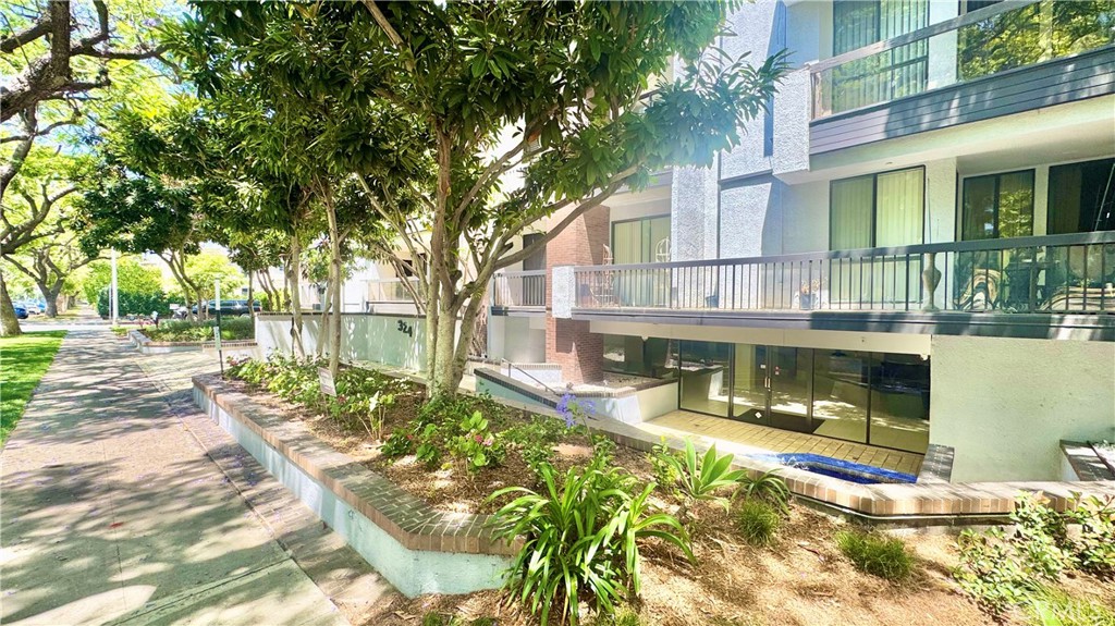 324 N Palm 407