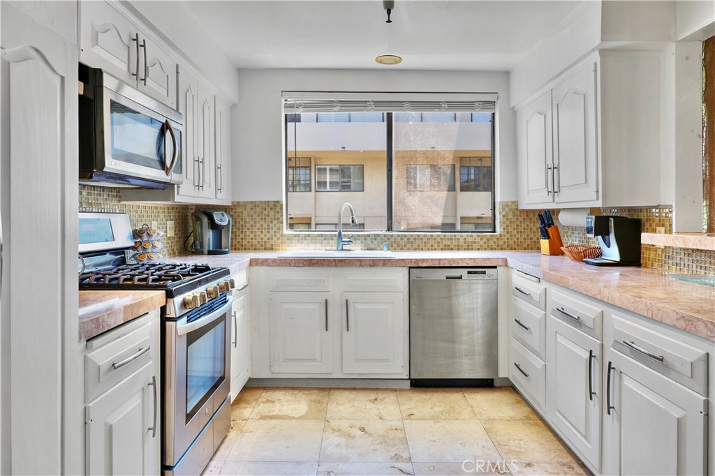 324 N Palm 407
