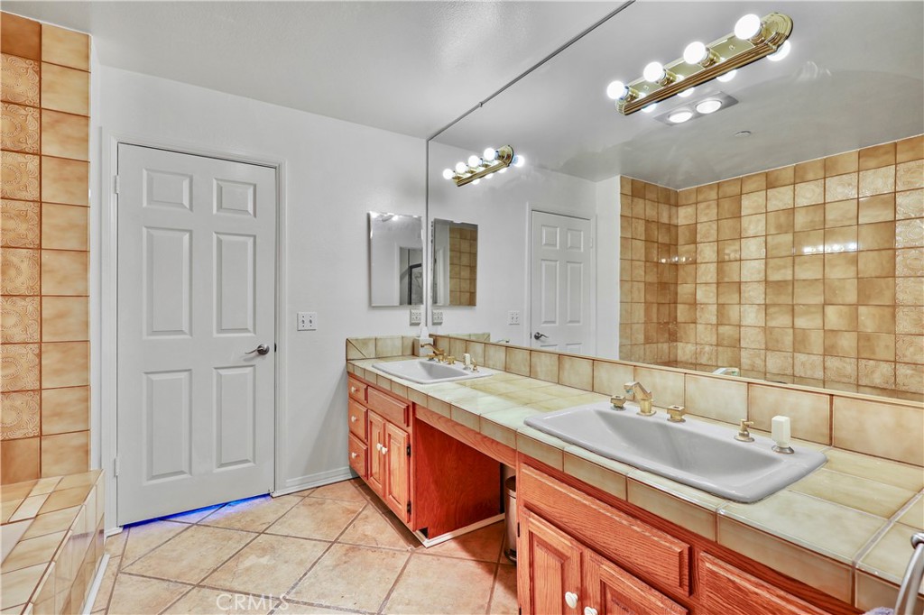 324 N Palm 407