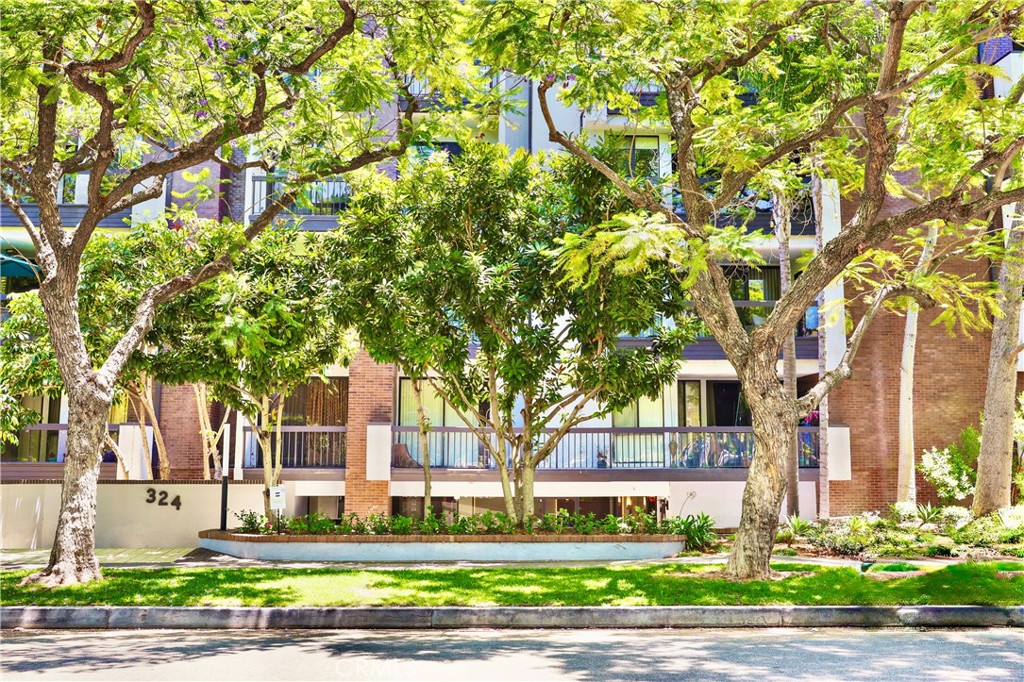 324 N Palm 407