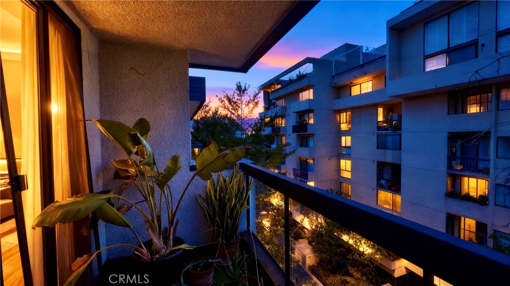324 N Palm 407