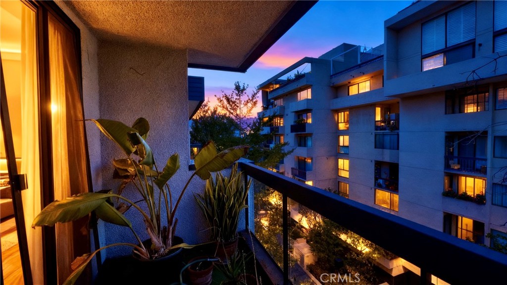 324 N Palm 407