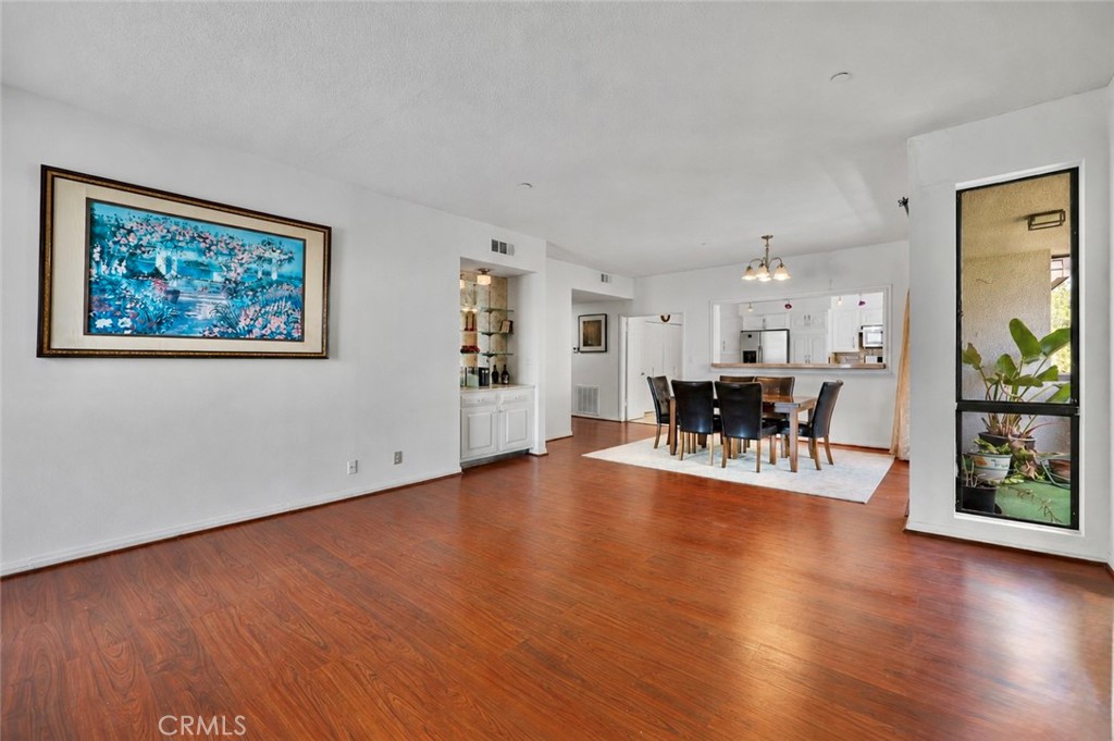 324 N Palm 407