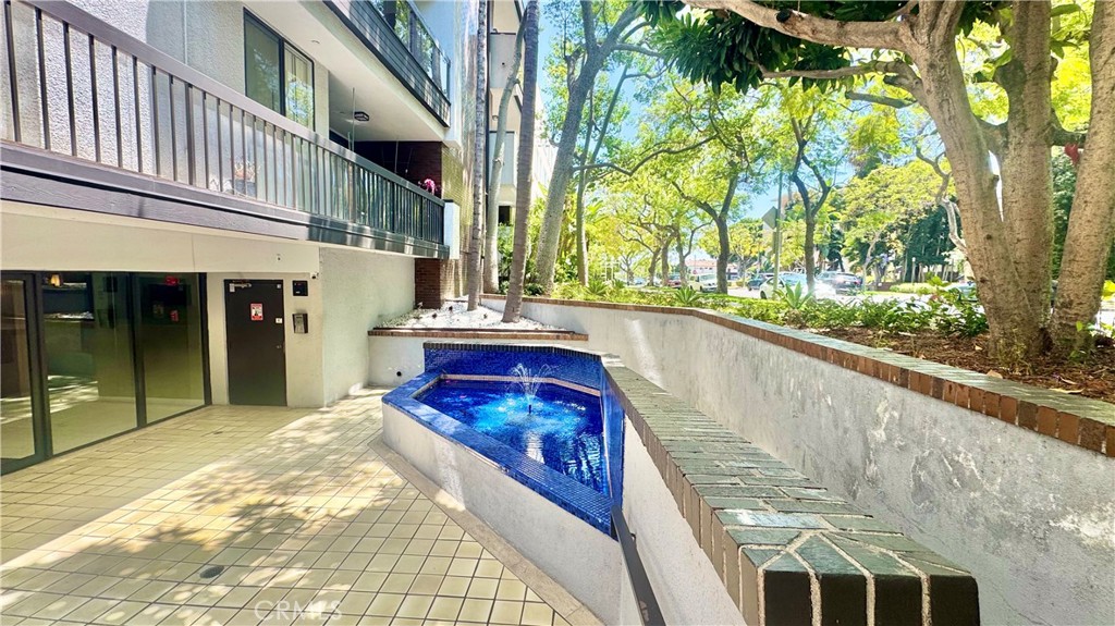 324 N Palm 407