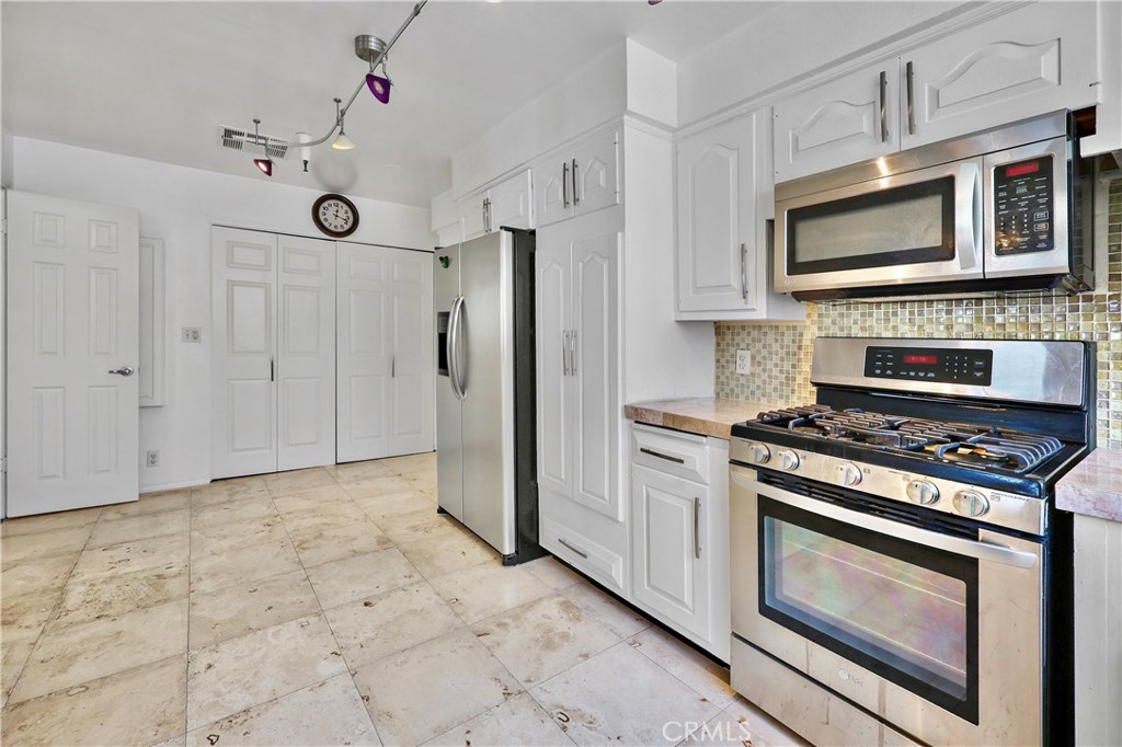 324 N Palm 407