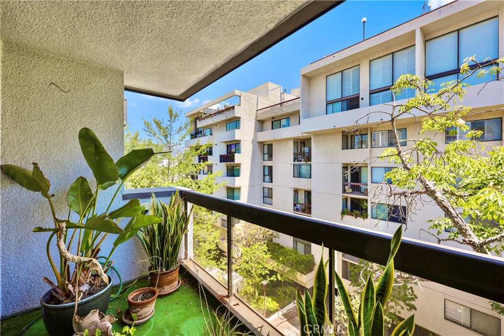 324 N Palm 407