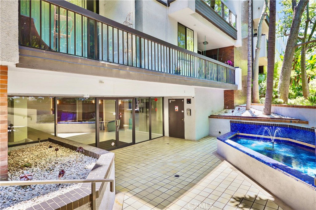 324 N Palm 407