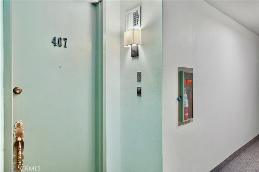 324 N Palm 407