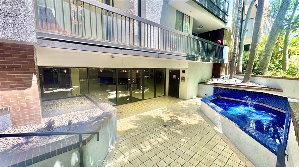 324 N Palm 407