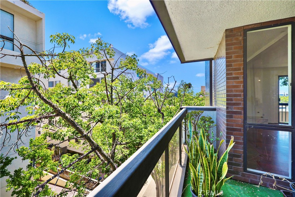 324 N Palm 407