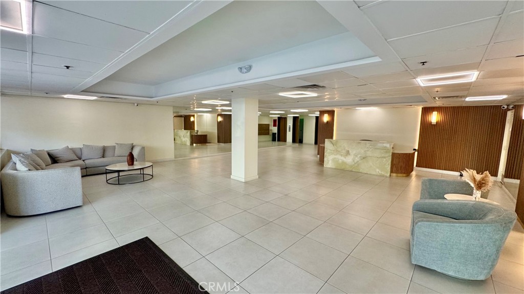 324 N Palm 407