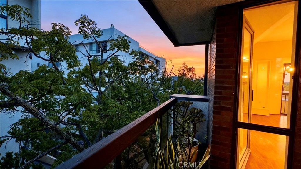 324 N Palm 407