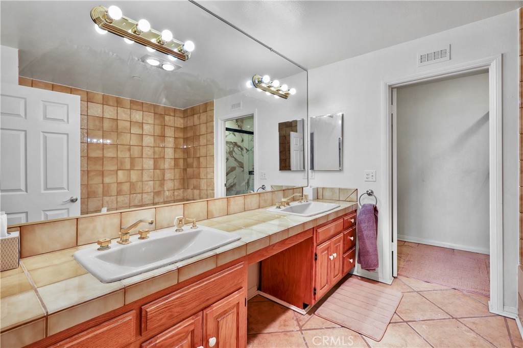 324 N Palm 407