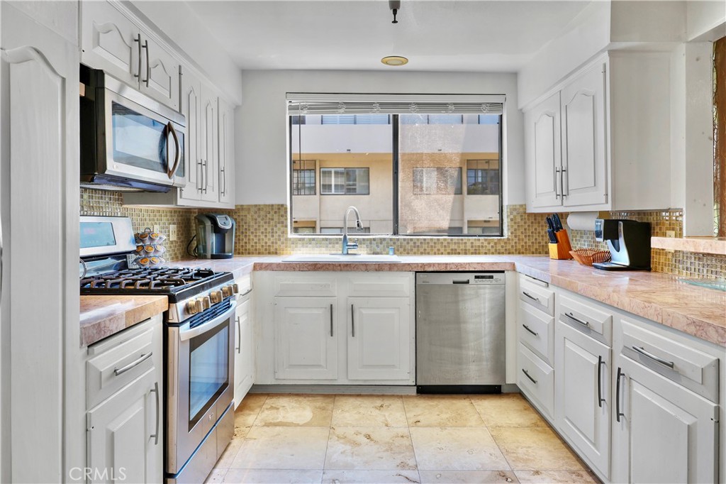 324 N Palm 407